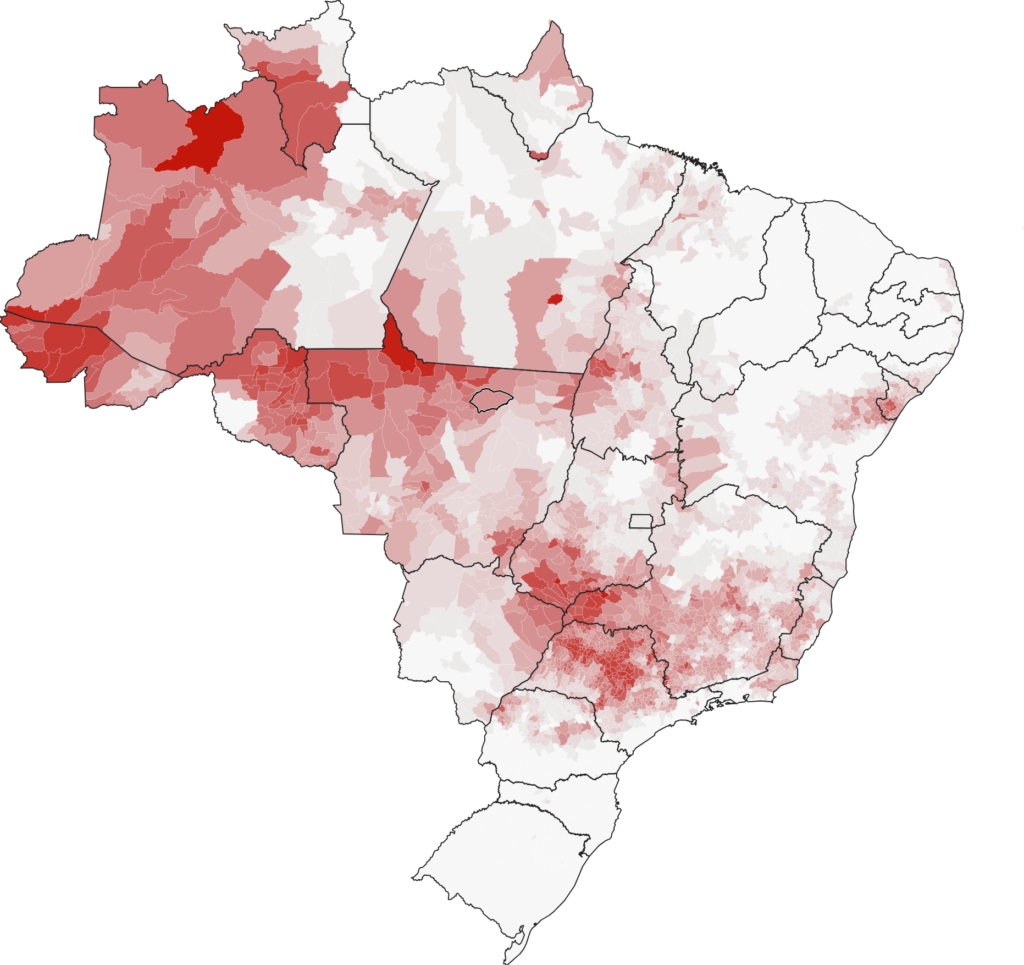 Imagem de uma cidade afetada pela seca, com rios secos e vegetação danificada, refletindo os impactos da estiagem prolongada.