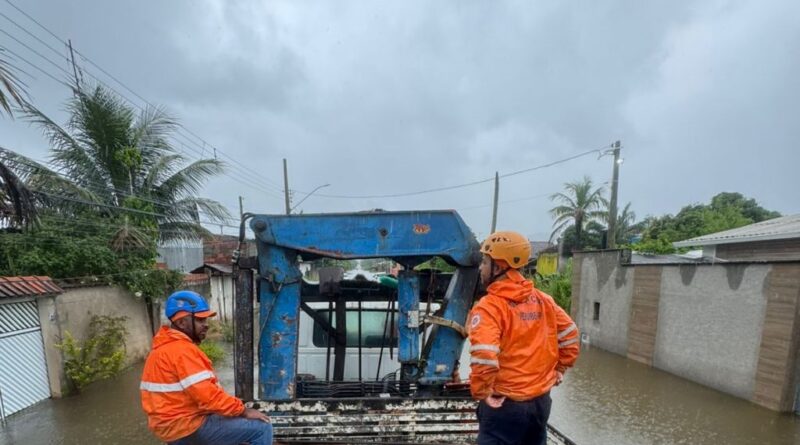 Fortes Chuvas Causam Alagamentos e Deslizamentos em Peruíbe